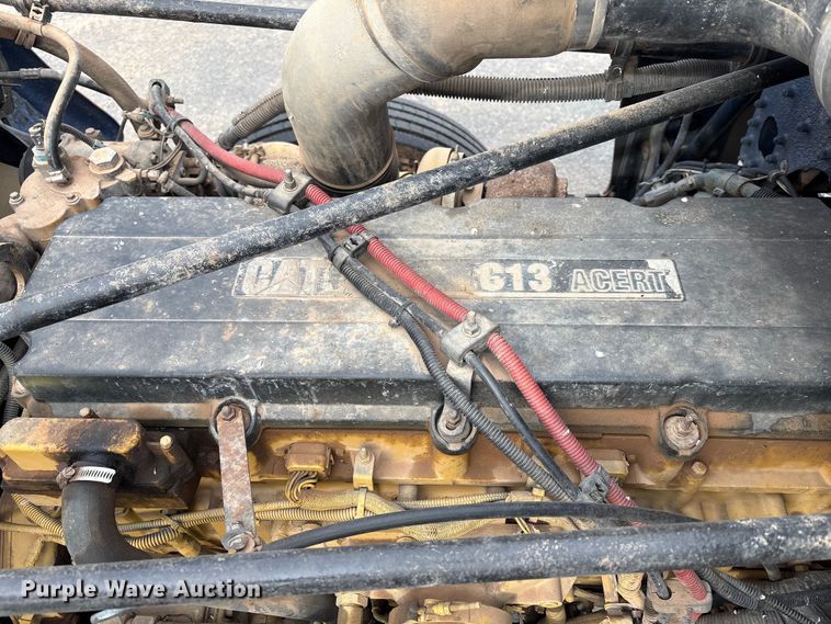 image for item NK9051 2007 Freightliner Classic semi truck