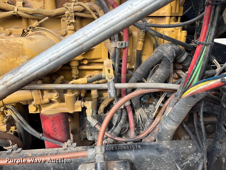 image for item NK9051 2007 Freightliner Classic semi truck