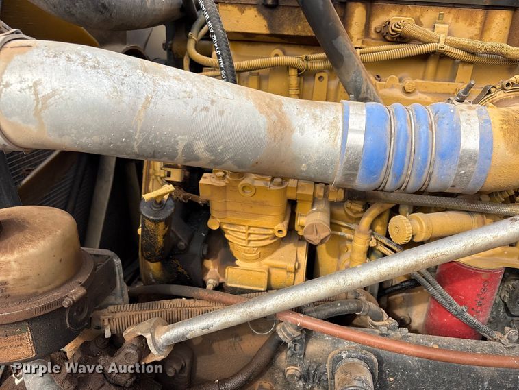 image for item NK9051 2007 Freightliner Classic semi truck