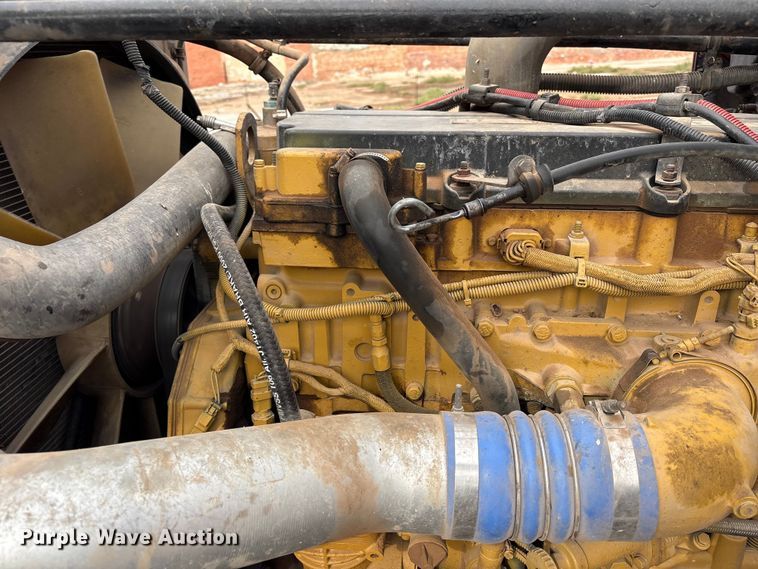 image for item NK9051 2007 Freightliner Classic semi truck