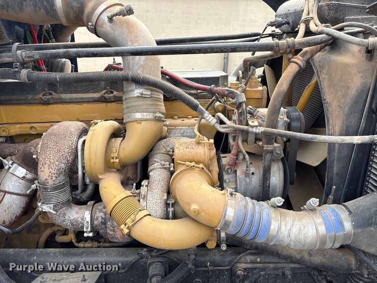 image for item NK9051 2007 Freightliner Classic semi truck