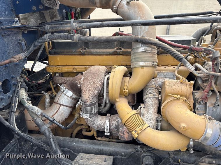 image for item NK9051 2007 Freightliner Classic semi truck