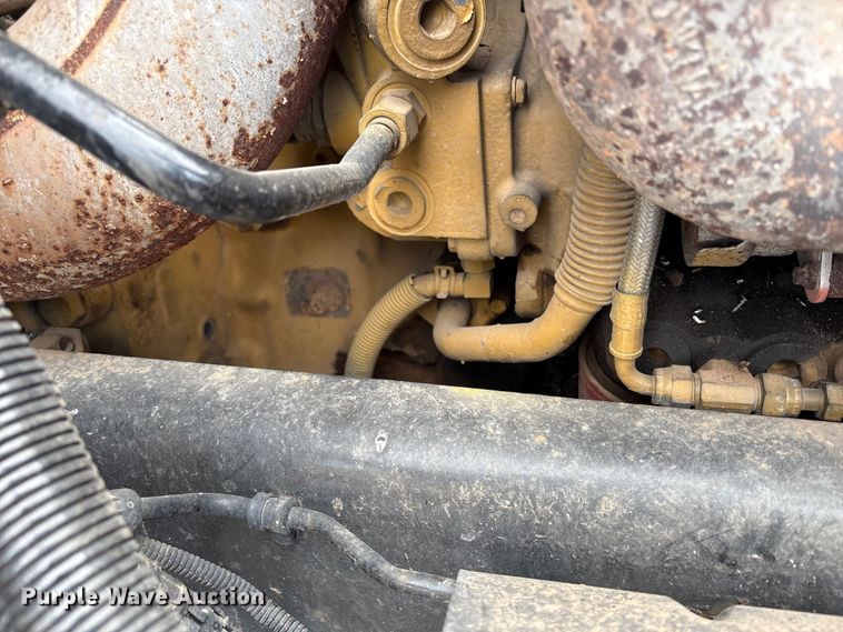 image for item NK9051 2007 Freightliner Classic semi truck