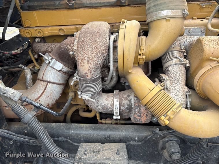 image for item NK9051 2007 Freightliner Classic semi truck