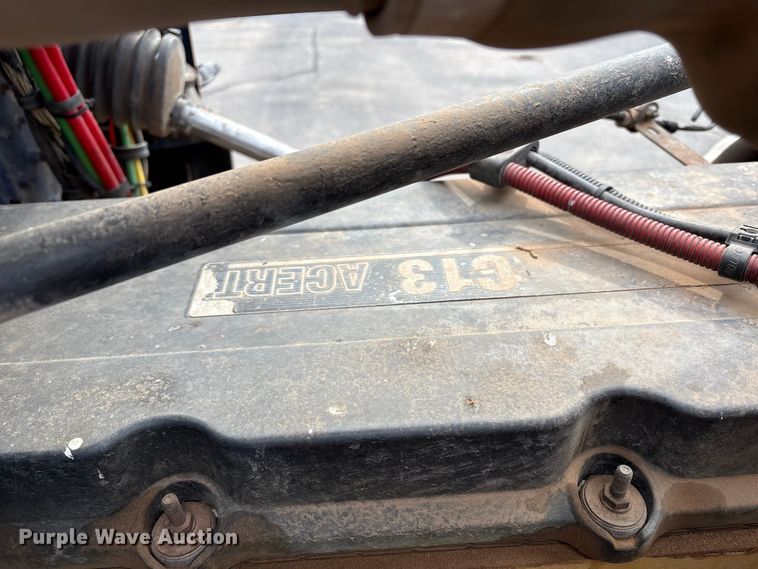 image for item NK9051 2007 Freightliner Classic semi truck