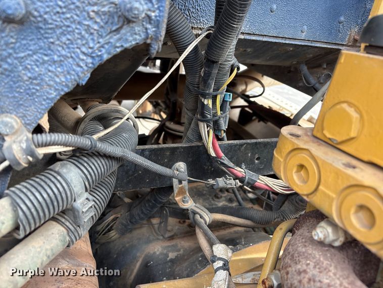 image for item NK9051 2007 Freightliner Classic semi truck