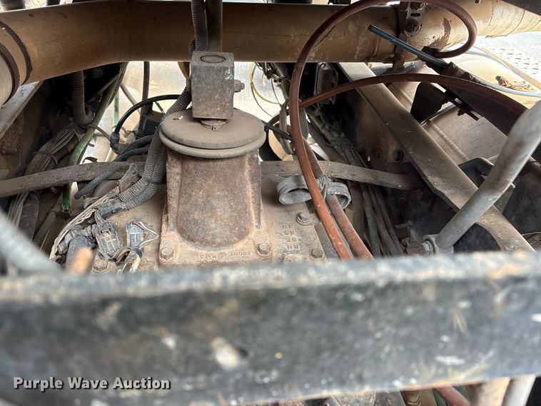 image for item NK9051 2007 Freightliner Classic semi truck