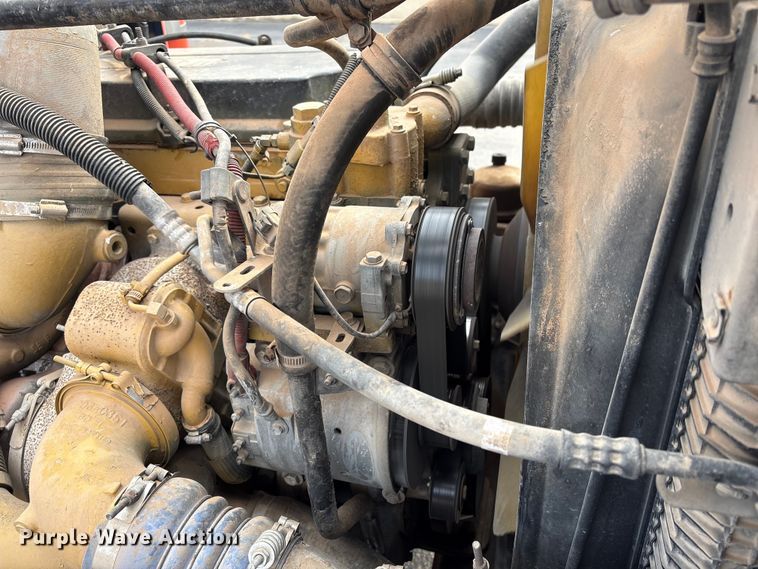 image for item NK9051 2007 Freightliner Classic semi truck