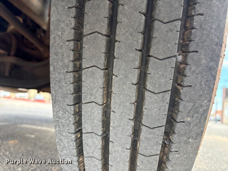 image for item NK9051 2007 Freightliner Classic semi truck