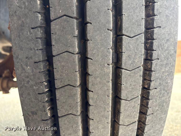 image for item NK9051 2007 Freightliner Classic semi truck