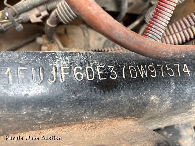 image for item NK9051 2007 Freightliner Classic semi truck