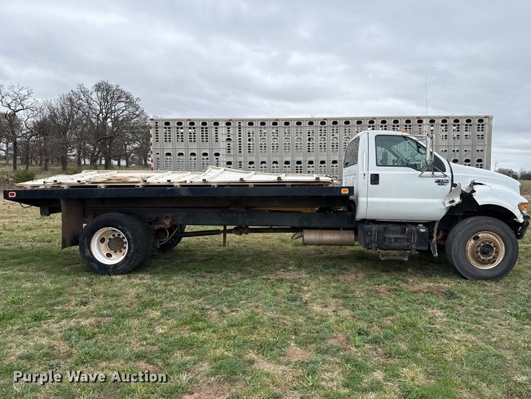 image for item NK9124 2001 Ford F750 Super Duty dump flatbed truck