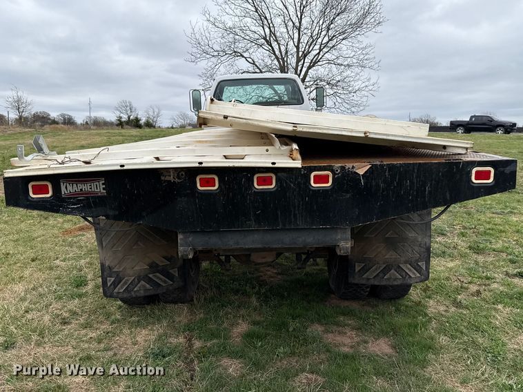 image for item NK9124 2001 Ford F750 Super Duty dump flatbed truck