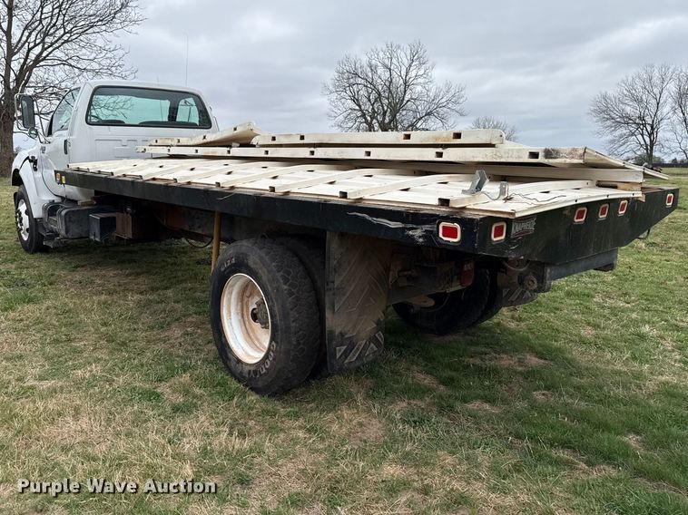 image for item NK9124 2001 Ford F750 Super Duty dump flatbed truck