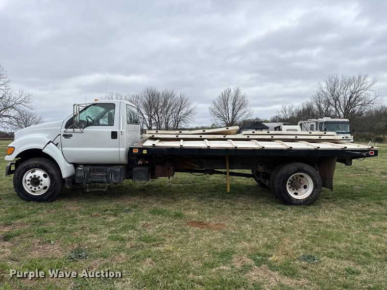 image for item NK9124 2001 Ford F750 Super Duty dump flatbed truck