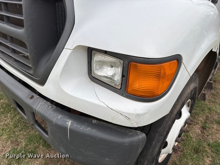 image for item NK9124 2001 Ford F750 Super Duty dump flatbed truck