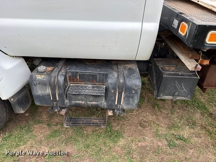 image for item NK9124 2001 Ford F750 Super Duty dump flatbed truck