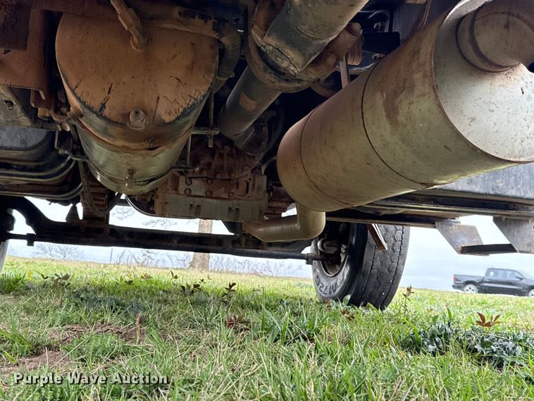 image for item NK9124 2001 Ford F750 Super Duty dump flatbed truck