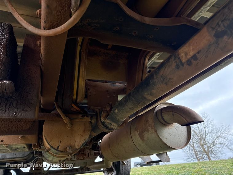 image for item NK9124 2001 Ford F750 Super Duty dump flatbed truck