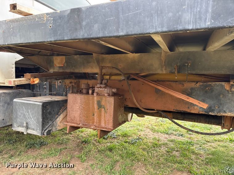 image for item NK9124 2001 Ford F750 Super Duty dump flatbed truck