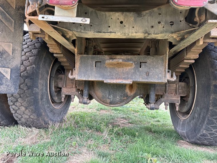 image for item NK9124 2001 Ford F750 Super Duty dump flatbed truck