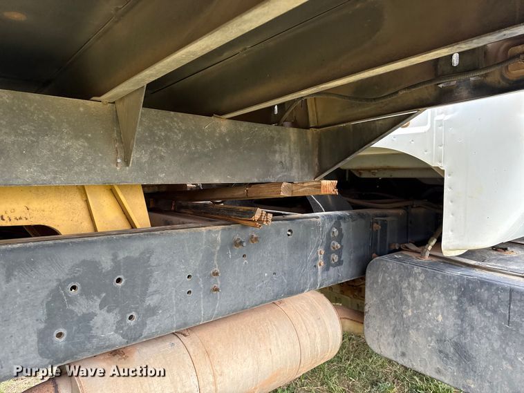 image for item NK9124 2001 Ford F750 Super Duty dump flatbed truck