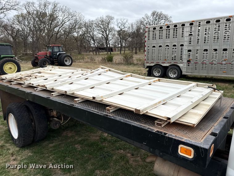 image for item NK9124 2001 Ford F750 Super Duty dump flatbed truck