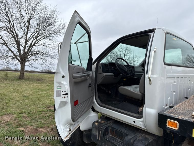 image for item NK9124 2001 Ford F750 Super Duty dump flatbed truck