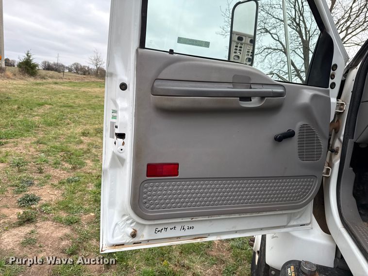 image for item NK9124 2001 Ford F750 Super Duty dump flatbed truck