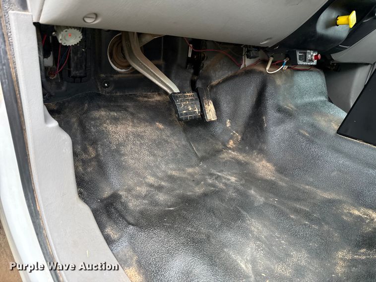 image for item NK9124 2001 Ford F750 Super Duty dump flatbed truck