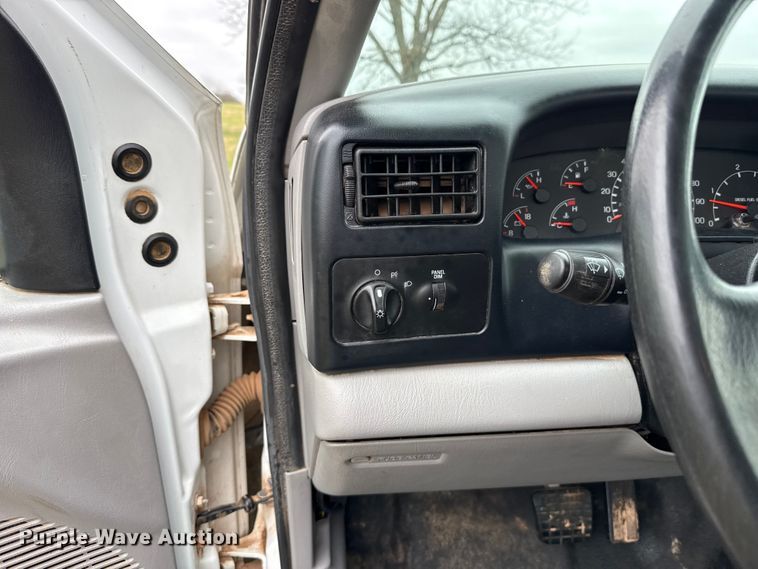 image for item NK9124 2001 Ford F750 Super Duty dump flatbed truck