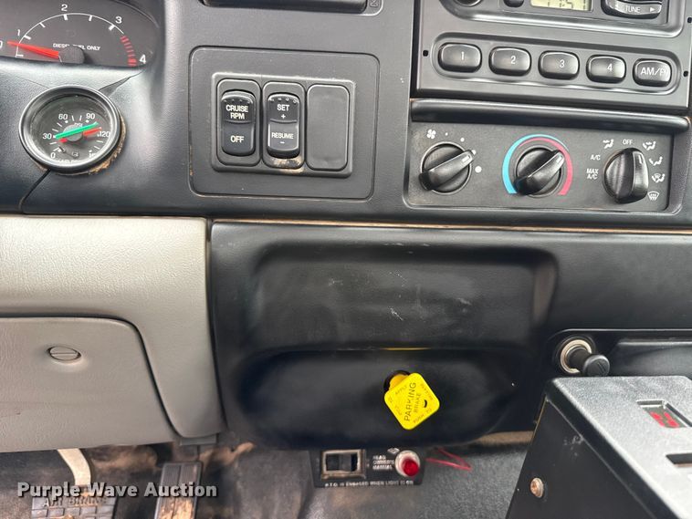 image for item NK9124 2001 Ford F750 Super Duty dump flatbed truck