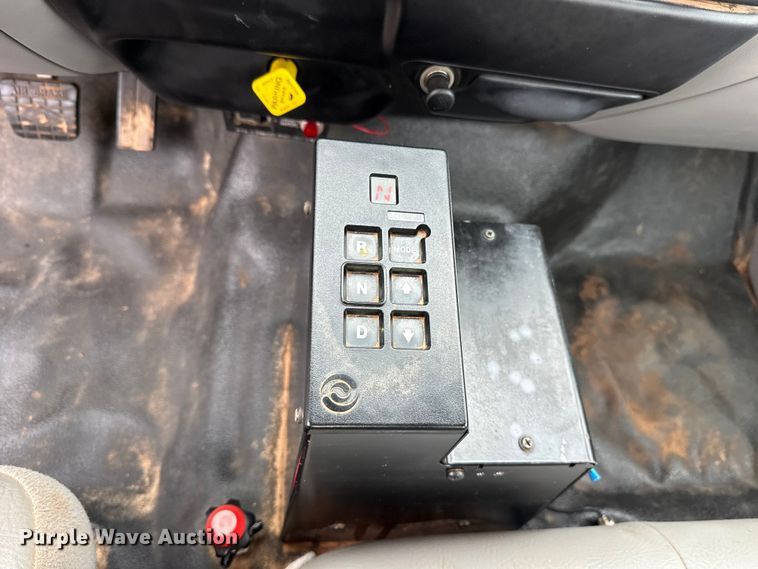 image for item NK9124 2001 Ford F750 Super Duty dump flatbed truck