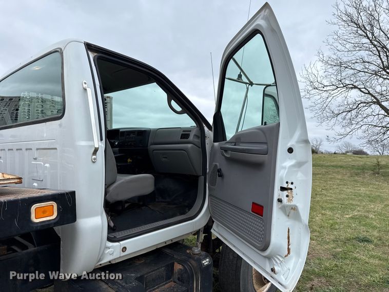 image for item NK9124 2001 Ford F750 Super Duty dump flatbed truck