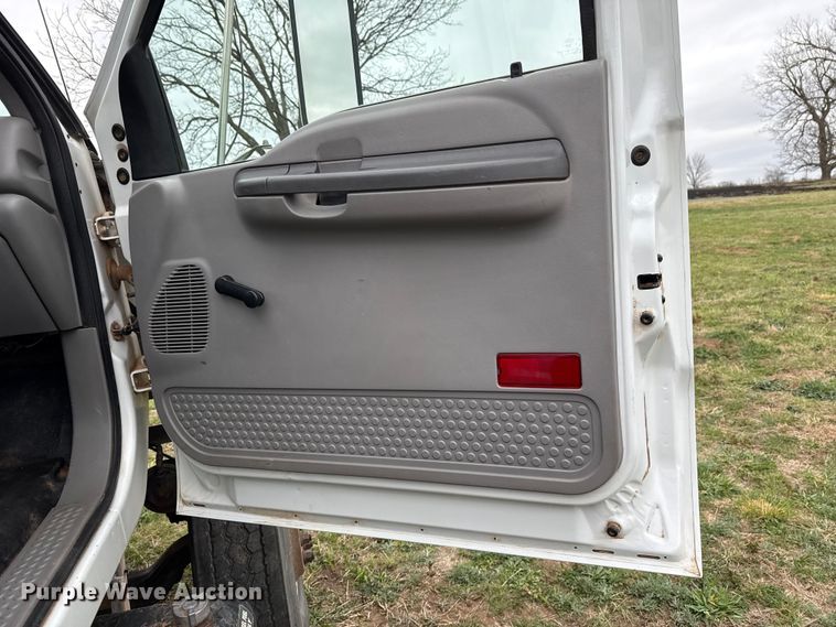 image for item NK9124 2001 Ford F750 Super Duty dump flatbed truck