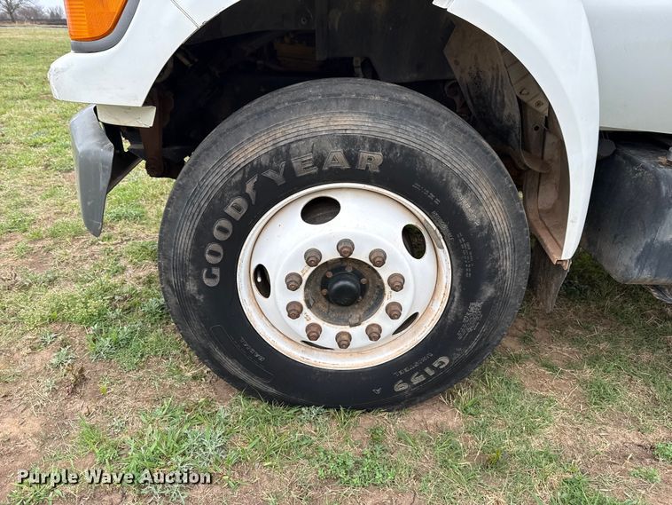 image for item NK9124 2001 Ford F750 Super Duty dump flatbed truck