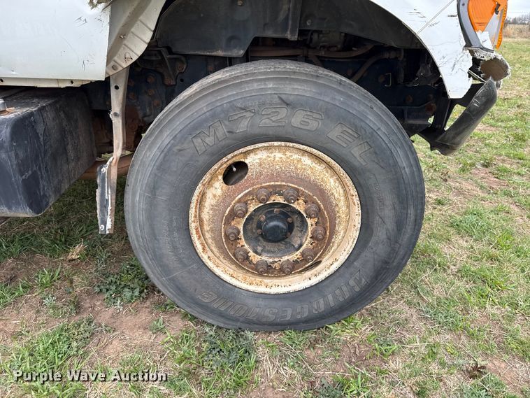 image for item NK9124 2001 Ford F750 Super Duty dump flatbed truck