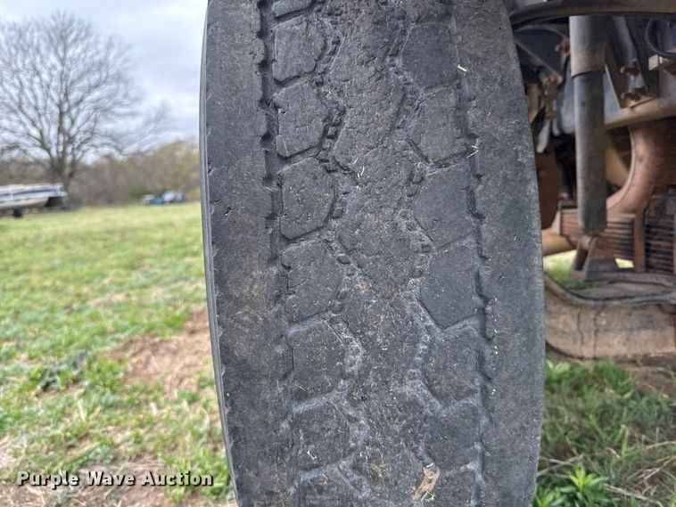 image for item NK9124 2001 Ford F750 Super Duty dump flatbed truck