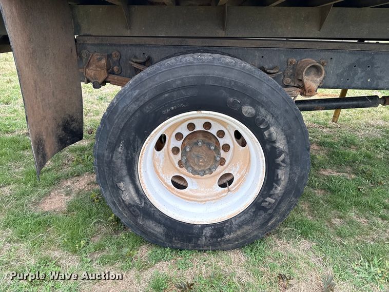 image for item NK9124 2001 Ford F750 Super Duty dump flatbed truck