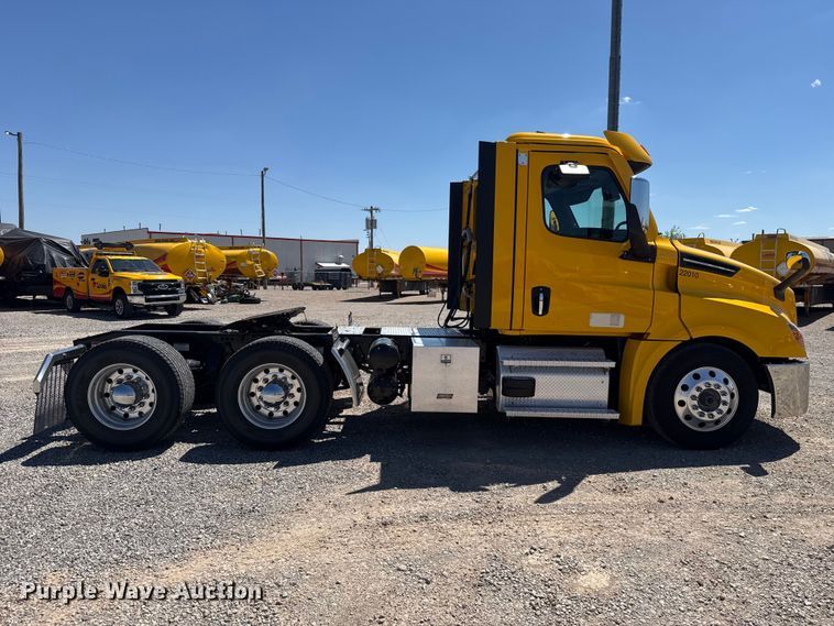 image for item NK9184 2022 Freightliner Cascadia 126 semi truck