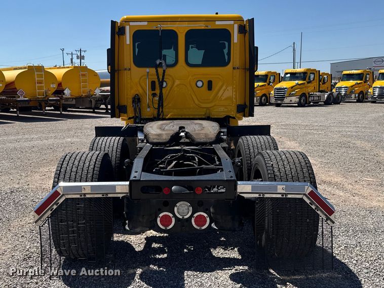 image for item NK9184 2022 Freightliner Cascadia 126 semi truck