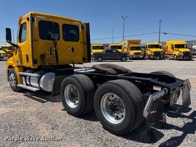 image for item NK9184 2022 Freightliner Cascadia 126 semi truck