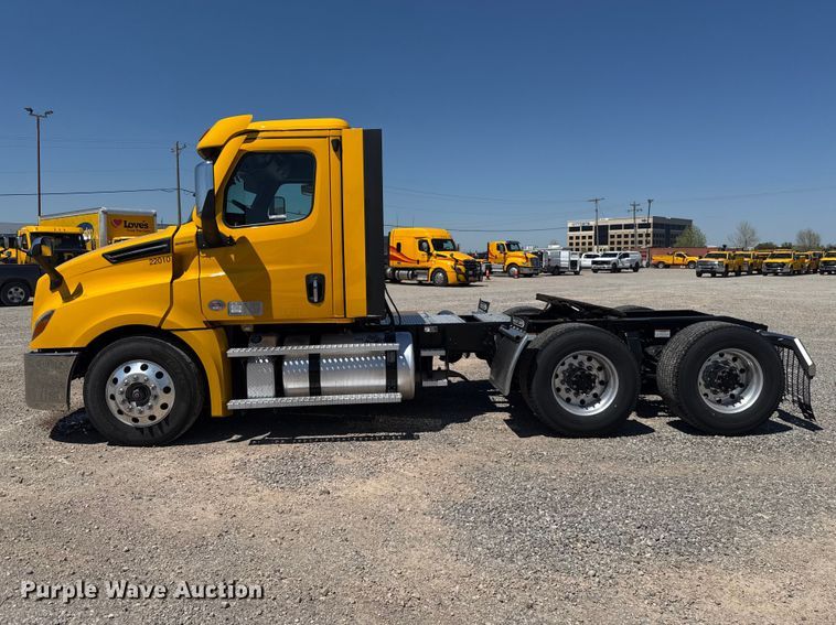 image for item NK9184 2022 Freightliner Cascadia 126 semi truck