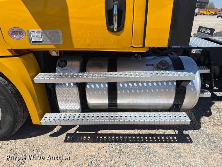 image for item NK9184 2022 Freightliner Cascadia 126 semi truck