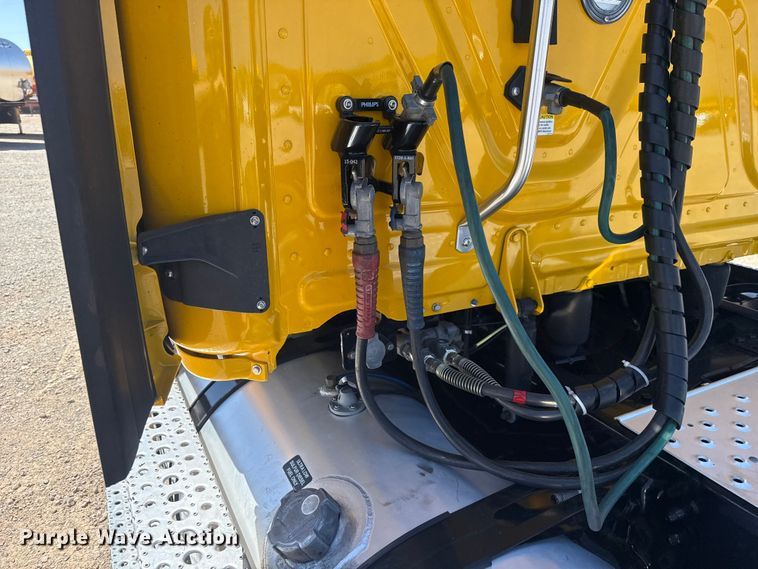 image for item NK9184 2022 Freightliner Cascadia 126 semi truck