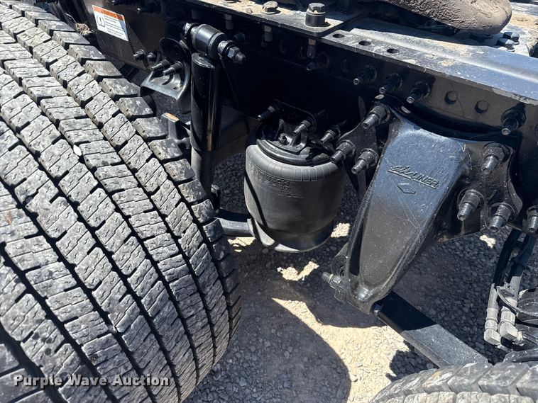 image for item NK9184 2022 Freightliner Cascadia 126 semi truck