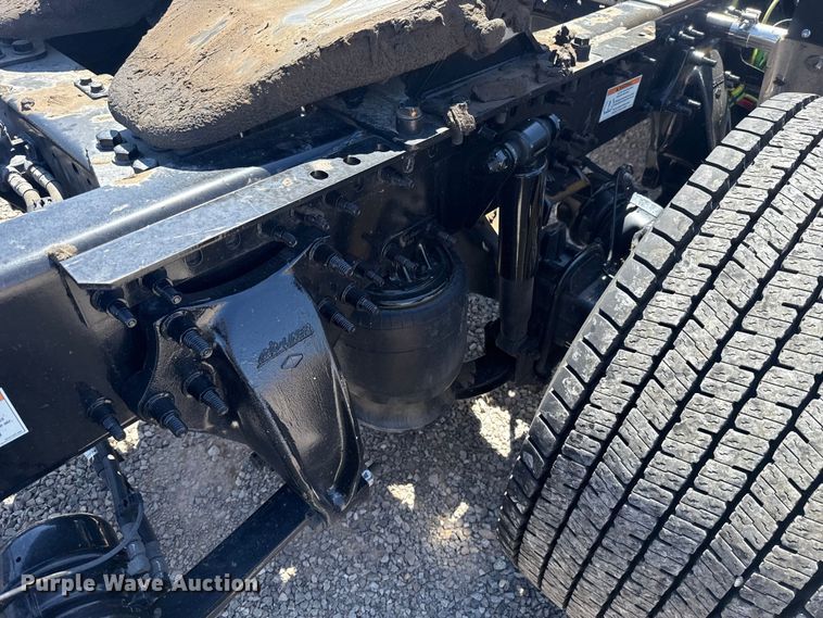 image for item NK9184 2022 Freightliner Cascadia 126 semi truck