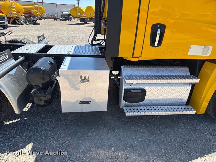 image for item NK9184 2022 Freightliner Cascadia 126 semi truck