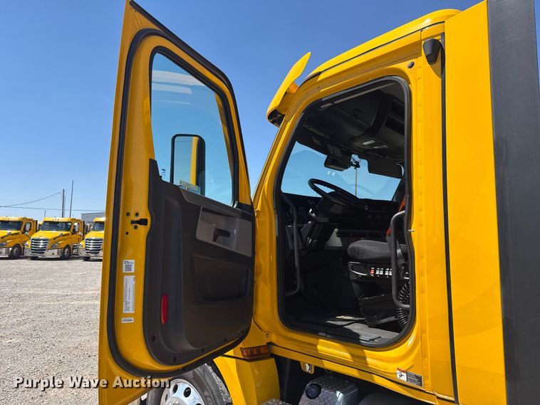 image for item NK9184 2022 Freightliner Cascadia 126 semi truck