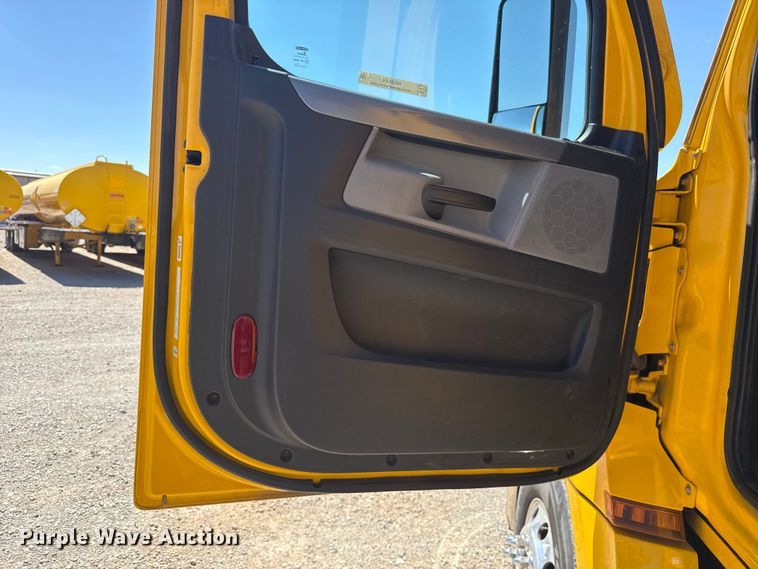 image for item NK9184 2022 Freightliner Cascadia 126 semi truck